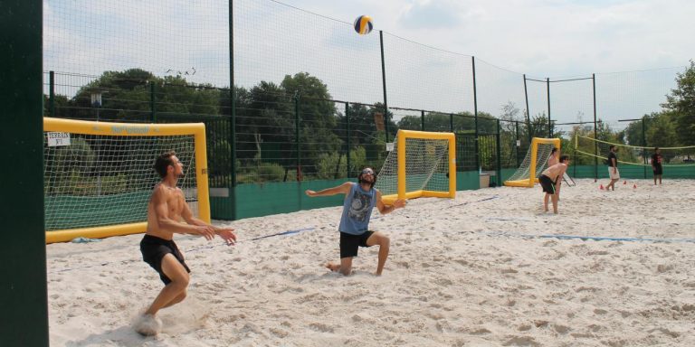 Lire la suite à propos de l’article Profitez de terrains de beach volley gratuits